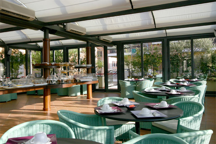 prima colazione in terrazza a Roma