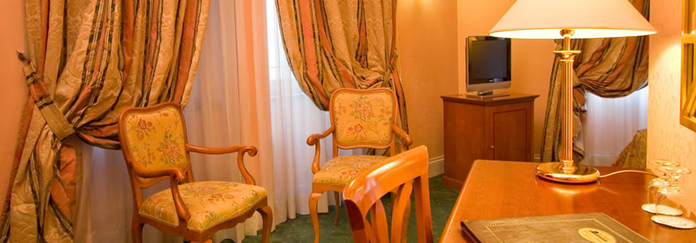 Rooms with terrace in Rome
